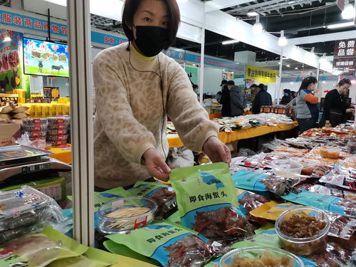 朝陽區甘露園物美超市首屆外貿皮草服裝暨農產品購物節隆重開幕，艾森絲服飾領銜展銷